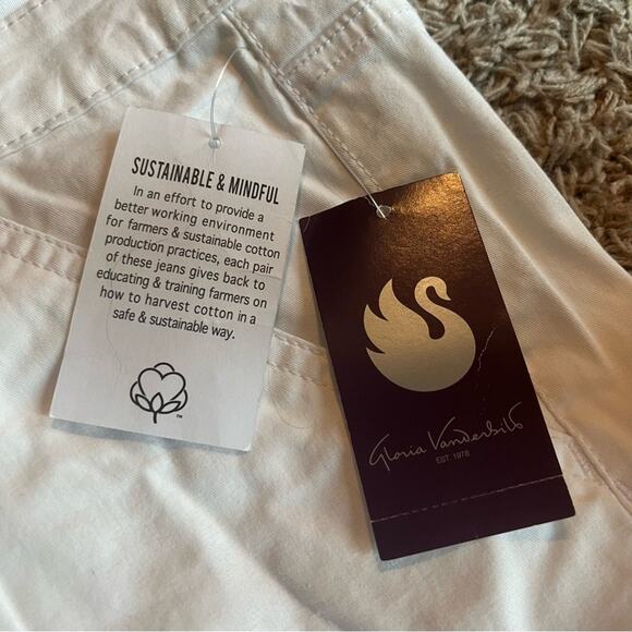 NWT! Gloria Vanderbilt White High Rise All-Around Slimming Effect Short Size 24W - Picture 4 of 12